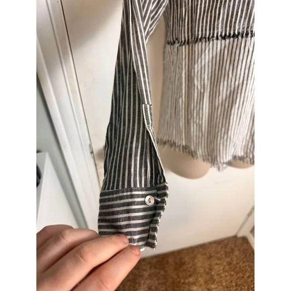 Entro Woman’s button up stripe long sleeve with fringe and front pocket size lar - Picture 7 of 9